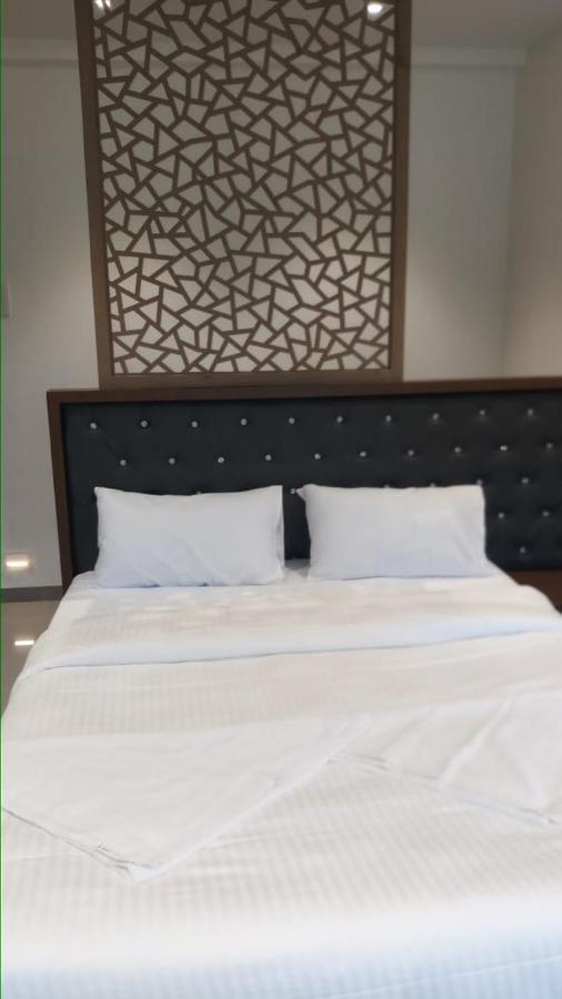 Kalyān Dukes Plaza Hotel מראה חיצוני תמונה